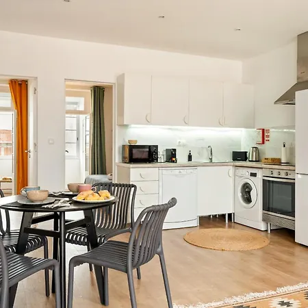 Bmyguest - River View Terrace Apartment *