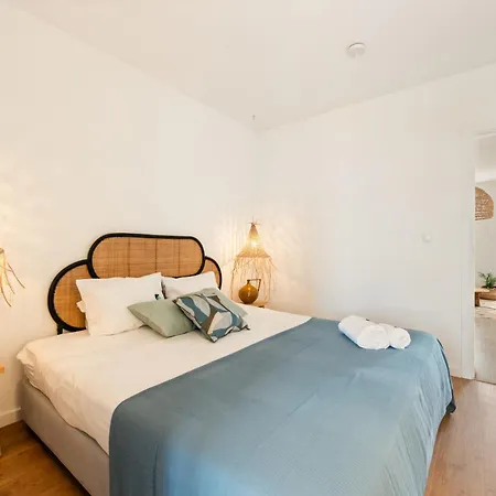 Bmyguest - River View Terrace Apartment *